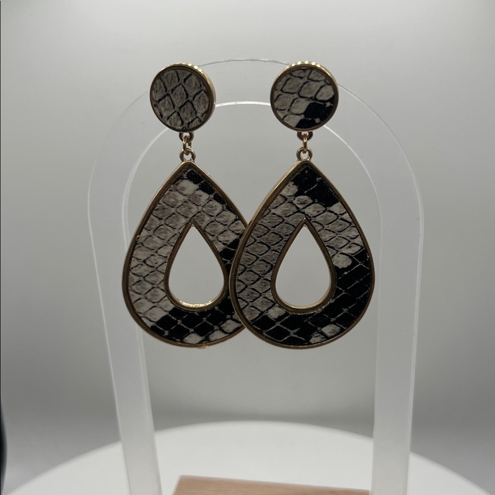1237. Core Snake Print Teardrop Earrings